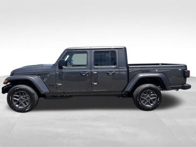 2026 Jeep Gladiator — side profile view