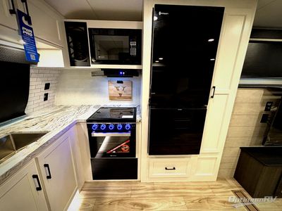 2026 Venture RV SportTrek - Photo 7