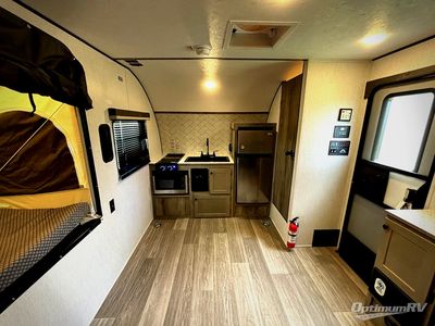 2027 Sunset Park RV Sun Lite — detail view