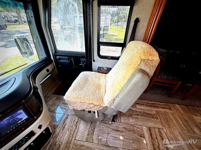 2018 Fleetwood Discovery LXE — photo 9 view