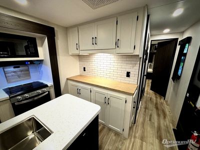 2027 Venture RV SportTrek Touring Edition — photo 17 view