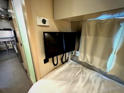 2023 Airstream Flying Cloud — photo 10 view