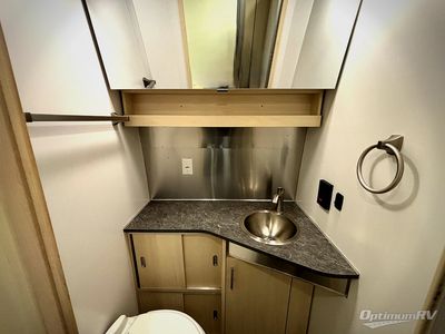 2023 Airstream Flying Cloud — photo 13 view