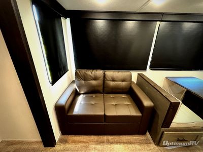 2025 Forest River Cherokee Arctic Wolf Suite — photo 18 view