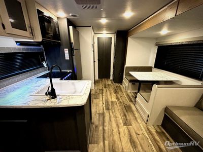 2025 Dutchmen Aspen Trail LE — interior view