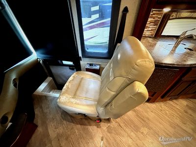 2017 Fleetwood Pace Arrow LXE — photo 9 view