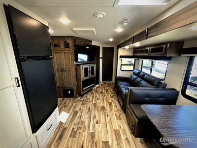 2023 Venture RV SportTrek - Photo 4