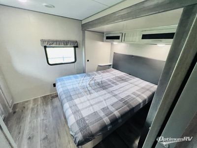 2023 Coachmen Catalina — photo 16 view
