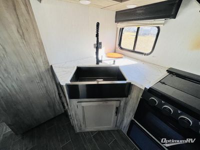 2022 Forest River Cherokee Alpha Wolf - Photo 9