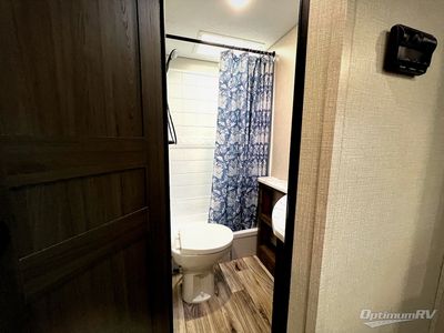 2021 Venture RV SportTrek - Photo 16