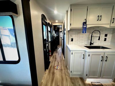 2026 Venture RV SportTrek Touring Edition - Photo 13