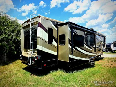 2013 Heartland Landmark — side profile view