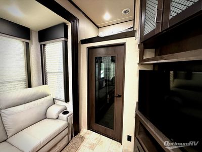 2023 Grand Design Momentum G-Class — photo 19 view