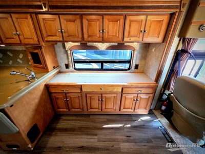 2014 Winnebago Adventurer — photo 8 view