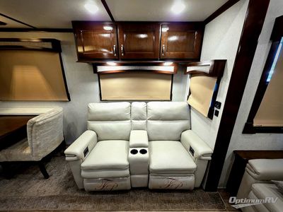 2019 Redwood RV Redwood — detail view