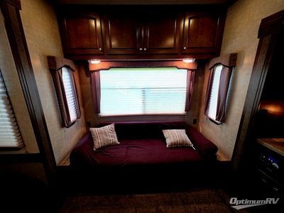 2015 Heartland Oakmont — engine compartment view