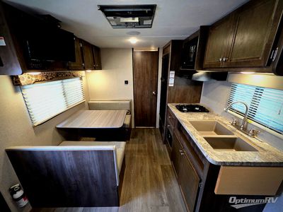 2018 Dutchmen Coleman Light LX — detail view