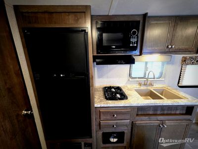 2018 Dutchmen Coleman Light LX — photo 10 view