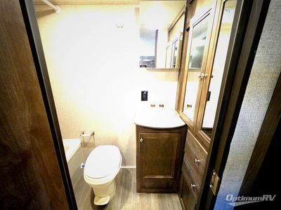 2018 Dutchmen Coleman Light LX — photo 12 view