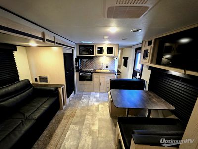 2022 Coachmen Apex Ultra-Lite — detail view