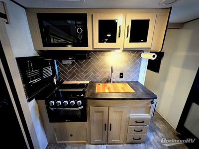 2022 Coachmen Apex Ultra-Lite — photo 8 view