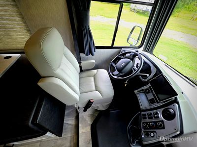 2023 Coachmen Pursuit — photo 7 view