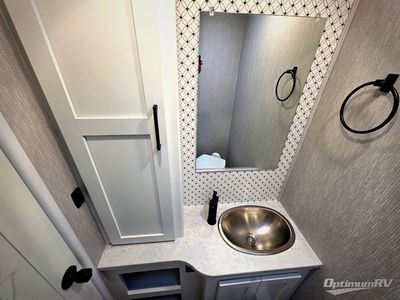 2023 Coachmen Pursuit — photo 17 view