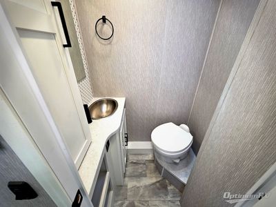 2023 Coachmen Pursuit — photo 16 view