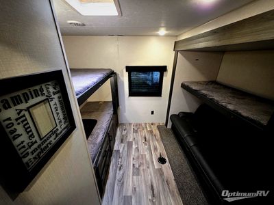 2021 Venture RV SportTrek — photo 15 view