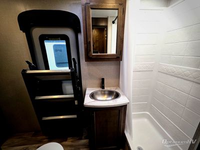 2021 Venture RV SportTrek — photo 12 view