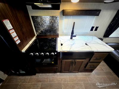 2020 Forest River Cherokee Grey Wolf — photo 9 view