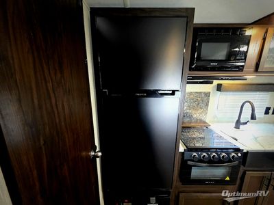 2020 Forest River Cherokee Grey Wolf — photo 8 view