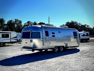 2022 Airstream International - Photo 2
