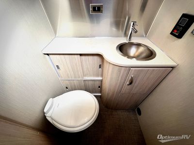 2021 Airstream Globetrotter — photo 15 view