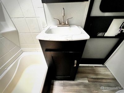 2022 Coachmen Freedom Express Select — photo 15 view
