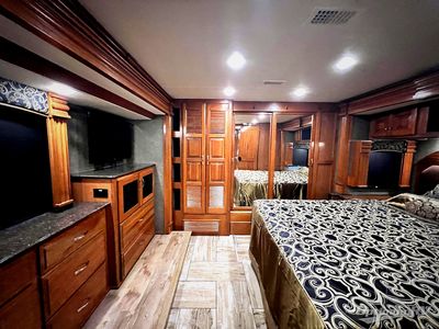 2017 Fleetwood Discovery — photo 19 view