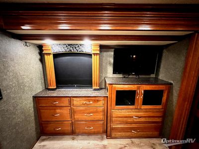 2017 Fleetwood Discovery — photo 22 view