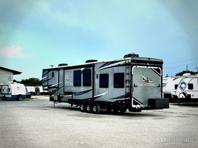 2018 Jayco Seismic — rear three-quarter view