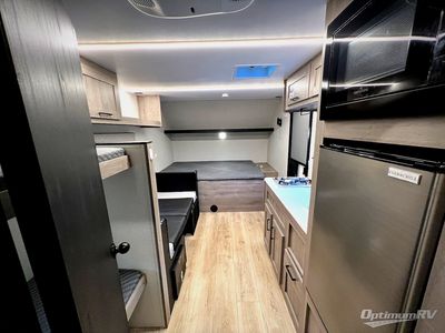 2025 Cruiser RV Embrace - Photo 31