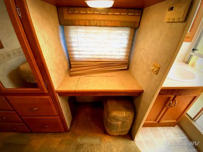2006 Winnebago Voyage - Photo 32