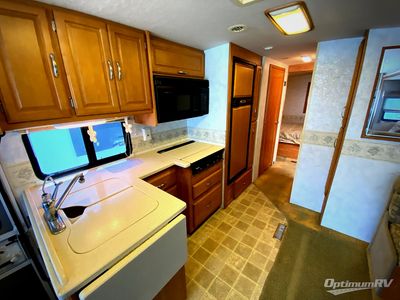 2006 Winnebago Voyage - Photo 12