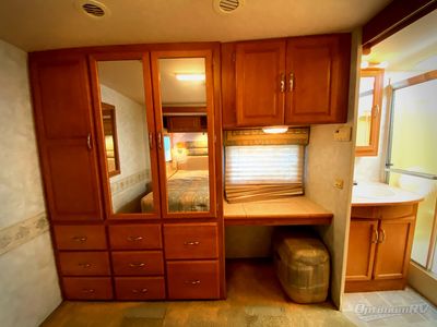 2006 Winnebago Voyage - Photo 31
