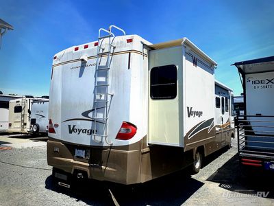 2006 Winnebago Voyage - Photo 2