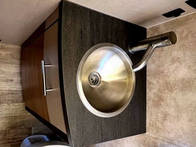 2018 Winnebago Navion - Photo 33