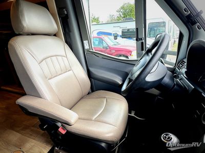 2018 Winnebago Navion - Photo 8