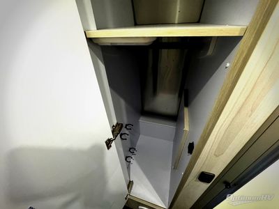 2022 Airstream International — photo 10 view