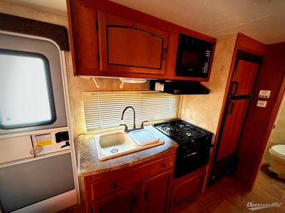 2012 Coachmen Freedom Express LTZ - Photo 9