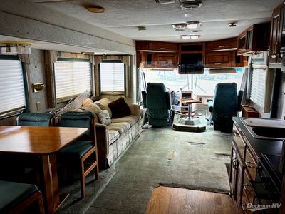 1995 Newmar Kountry Star — interior view