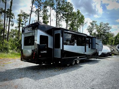 2018 Luxe Elite — side profile view