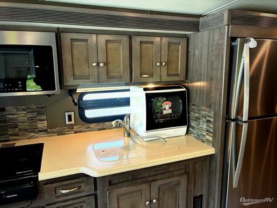 2019 Winnebago Forza — photo 10 view